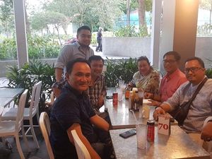 Momen Kuliner Andi Arief Bareng Politisi hingga Bubur Ayam Gerobakan Mantul