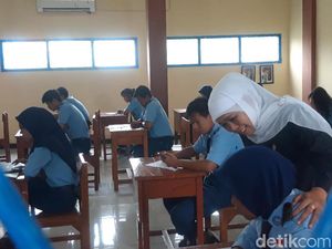 Sidak USBN Hari Pertama, Khofifah Sebut Tidak Mungkin Bocor