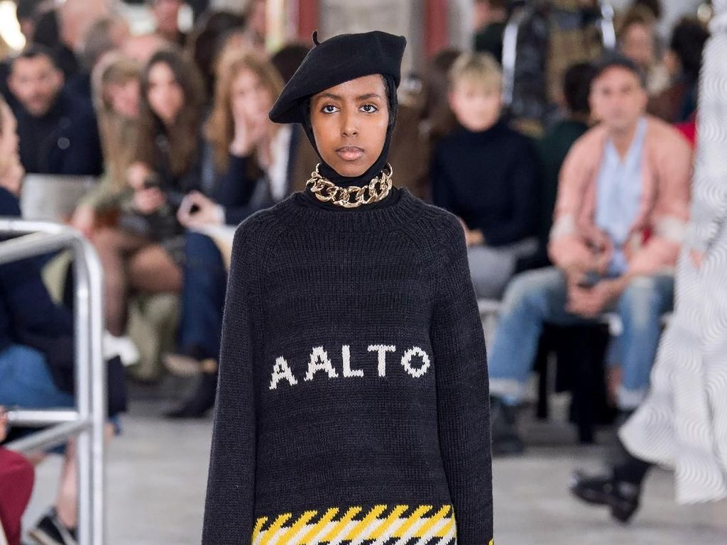 5 Hijabers Eksis Jadi Model di Panggung Paris Fashion Week 2019 5 Hijabers Eksis Jadi Model di Panggung Paris Fashion Week 2019