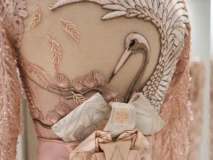 Gaun Burung Bangau Jadi Pilihan Syahrini Saat Dilamar Reino Barack