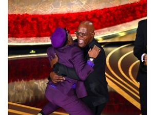 Meme Liverpool Kehilangan Posisi Puncak Klasemen Liga Inggris