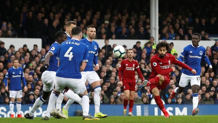 Soccer Football - Premier League - Everton v Liverpool - Goodison Park, Liverpool, Britain - March 3, 2019  Liverpools Mohamed Salah shoots at goal     Action Images via Reuters/Carl Recine  EDITORIAL USE ONLY. No use with unauthorized audio, video, data, fixture lists, club/league logos or live services. Online in-match use limited to 75 images, no video emulation. No use in betting, games or single club/league/player publications.  Please contact your account representative for further details.
