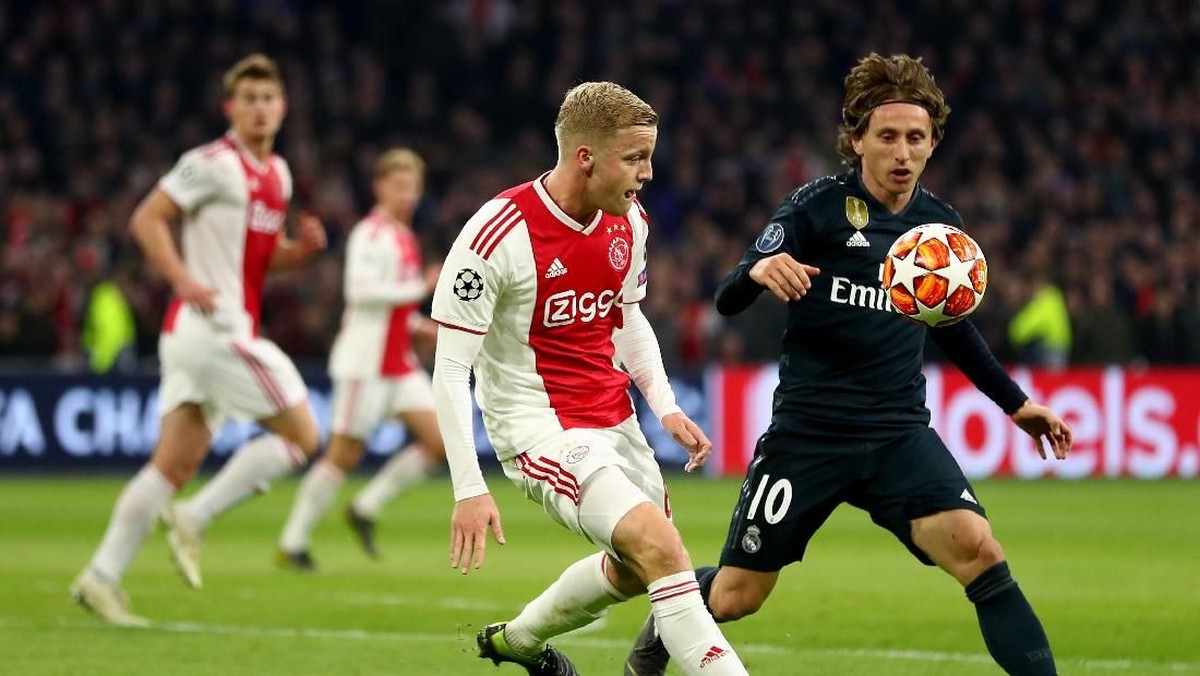 Luka Modric mewaspadai ambisi Ajax Amsterdam. (Foto: Lars Baron/Getty Images)