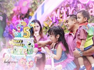 Cantik Menawan! Gaya Mikhayla, Anak Nia Ramadhani Saat Kulineran