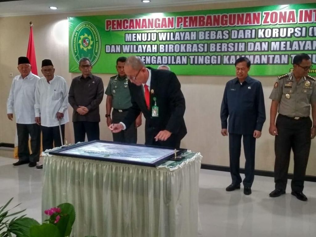 Pengadilan Tinggi Samarinda Larang Warga Temui Hakim Urus Perkara Pengadilan Tinggi Samarinda Larang Warga Temui Hakim Urus Perkara