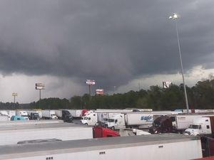 Rumah Berserakan, 23 Orang Tewas, Dampak Tornado di AS Rumah Berserakan, 23 Orang Tewas, Dampak Tornado di AS