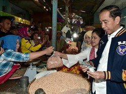 Pose Seksi DJ Verny Saat Kulineran hingga Keseruan Jokowi-Iriana Belanja di Pasar