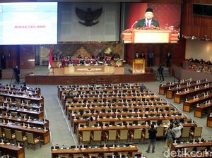 Sidang Paripurna Sahkan Penolakan DPR terhadap 4 Calon Hakim Agung Sidang Paripurna Sahkan Penolakan DPR terhadap 4 Calon Hakim Agung