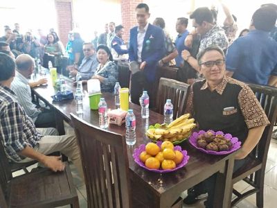 Sebelum Terjerat Kasus Narkoba, Ini Pose Kulineran Andi Arief Bersama SBY hingga Khofifah