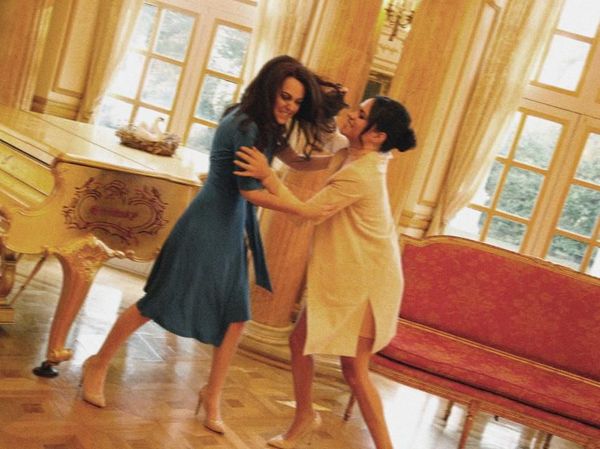 Saat Kate Middleton & Meghan Markle Bertengkar, Jambak Hingga Tendang