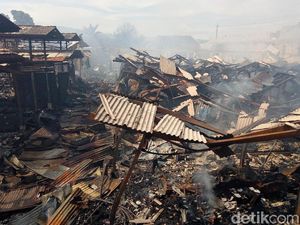 Api Kembali Muncul di Pasar Mandiraja Banjarnegara yang Terbakar Api Kembali Muncul di Pasar Mandiraja Banjarnegara yang Terbakar