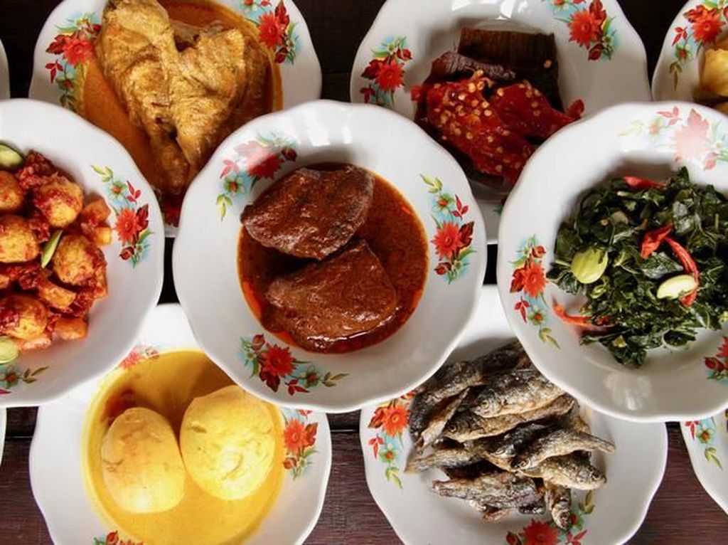 Ojol Antar Makanan Jarak 5 Meter dan Kebiasaan Makan Orang Sumatera