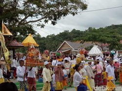 Sambut Nyepi, Ribuan Umat Hindu di Kendari Gelar Upacara Melasti