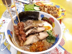 Indomen: Slurpp! Mie Instan Kuah Ramen Ranjau dengan Sambal Nuklir