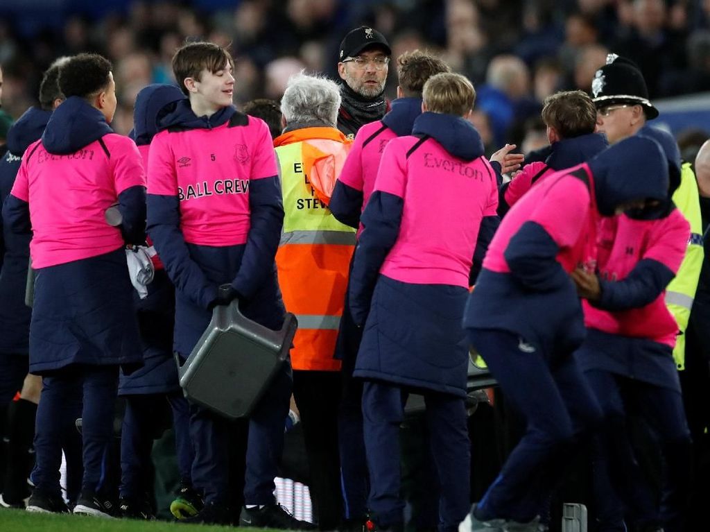 Ball Boy ke Klopp: Lawan Everton Saja Tidak Bisa Menang Ball Boy ke Klopp: Lawan Everton Saja Tidak Bisa Menang