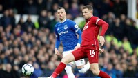 Meski Liverpool gagal memenangi Derby Merseyside, Jordan Henderson memainkan peran krusial. Henderson rata-rata melakukan 74,2 operan sukses per 90 menit pertandingan Premier League di musim ini. Yang terbanyak dibandingkan pemain Liverpool lainnya. (Foto: Carl Recine / Reuters)