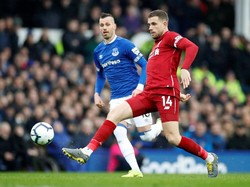 Meski Liverpool gagal memenangi Derby Merseyside, Jordan Henderson memainkan peran krusial. Henderson rata-rata melakukan 74,2 operan sukses per 90 menit pertandingan Premier League di musim ini. Yang terbanyak dibandingkan pemain Liverpool lainnya. (Foto: Carl Recine / Reuters)