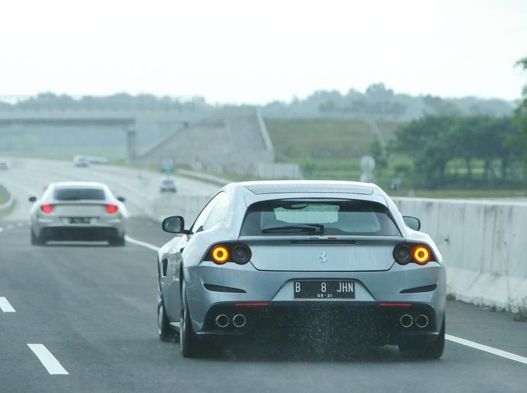 Ferrari Paling Nyaman buat Mudik Lewat Trans Jawa Ferrari Paling Nyaman buat Mudik Lewat Trans Jawa