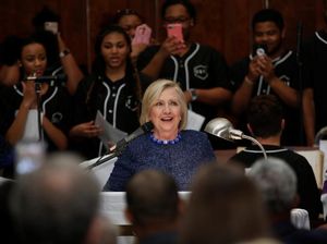 Julian Assange Ditangkap, Hillary Clinton: Dia Harus Bertanggung Jawab Julian Assange Ditangkap, Hillary Clinton: Dia Harus Bertanggung Jawab