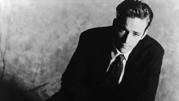 Pada Zamannya, Deretan Gaya Luke Perry Ini Bikin Wanita Meleleh