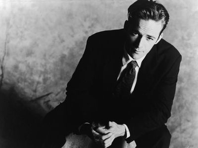 Pada Zamannya, Deretan Gaya Luke Perry Ini Bikin Wanita Meleleh