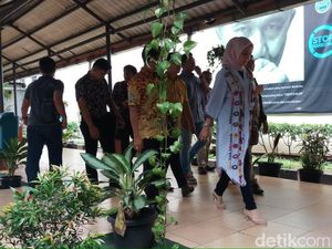 Rombongan Pengacara Jenguk Andi Arief di BNN Rombongan Pengacara Jenguk Andi Arief di BNN