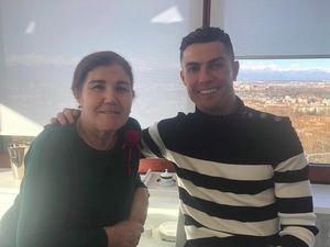 Dukungan Cristiano Ronaldo bagi Ibu yang Kena Lagi Kanker Payudara