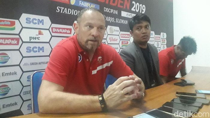 Pelatih Madura United, Dejan Antonic. (Foto: Ristu Hanafi/Detikcom) Pelatih Madura United, Dejan Antonic. (Foto: Ristu Hanafi/Detikcom)