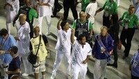 Selain Neymar, legenda sepakbola Brasil lainnya, yaitu Ronaldinho juga hadir dalam festival tahunan tersebut. Pilar Olivares/Reuters.