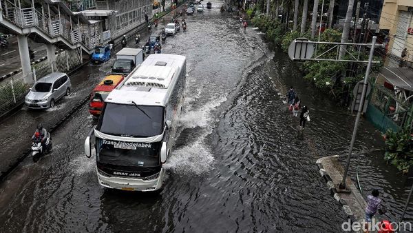 Kawasan ITC Mangga Dua Terendam Banjir