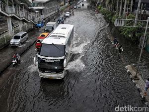 Kawasan ITC Mangga Dua Terendam Banjir