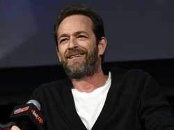 Duka Campur Nostalgia Netizen Iringi Berpulangnya Luke Perry