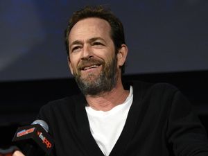 Meninggal di Usia 52 Tahun, Luke Perry Terlalu Muda untuk Kena Stroke? Meninggal di Usia 52 Tahun, Luke Perry Terlalu Muda untuk Kena Stroke?