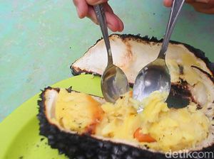 Sensasi Unik Menyantap Durian Bakar