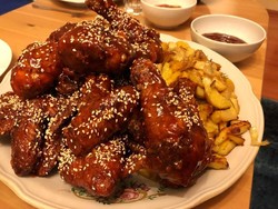 Hangatkan Badan dengan Yangnyeom Chicken yang Pedas Gurih di 5 Resto Ini