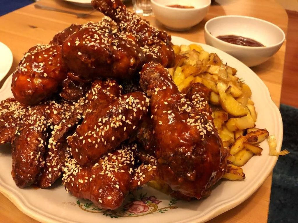 Hangatkan Badan dengan Yangnyeom Chicken yang Pedas Gurih di 5 Resto Ini Hangatkan Badan dengan Yangnyeom Chicken yang Pedas Gurih di 5 Resto Ini