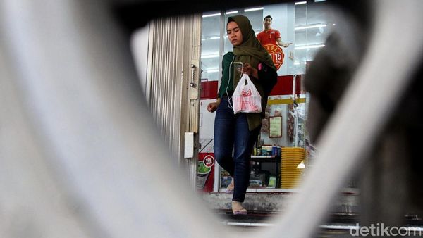 Melihat Penerapan Diet Kantong Plastik di Jakarta