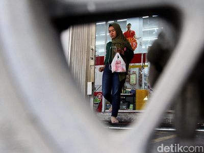 Melihat Penerapan Diet Kantong Plastik di Jakarta