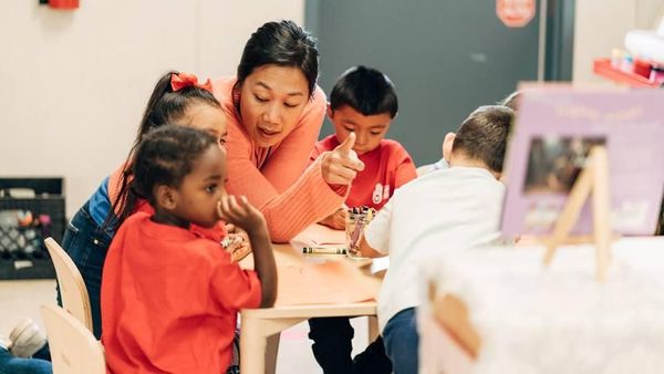 Kisah Cinta Manusia Rp 876 Triliun dengan Wanita Sederhana