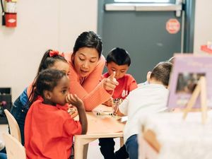 Kisah Cinta Manusia Rp 876 Triliun dengan Wanita Sederhana