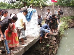 Polisi Gelar Rekonstruksi Pembunuhan Pria Jasadnya Diikat di Kali Cibening