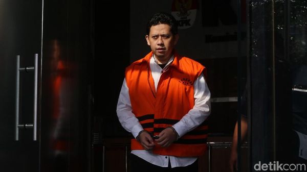 Berompi Tahanan, Bupati Cianjur Kembali Diperiksa KPK