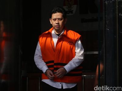 Berompi Tahanan, Bupati Cianjur Kembali Diperiksa KPK
