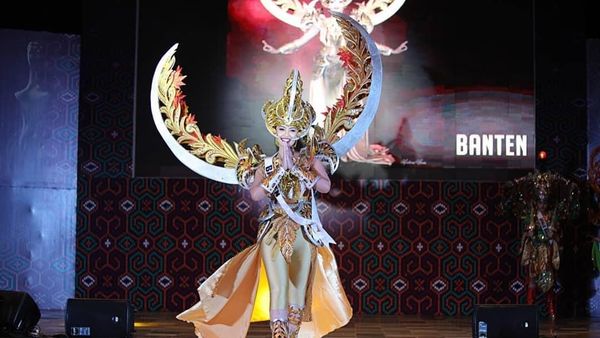 Foto: Hebohnya Kostum Daerah Para Finalis Puteri Indonesia 2019