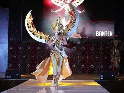 Foto: Hebohnya Kostum Daerah Para Finalis Puteri Indonesia 2019