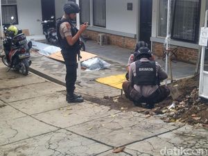8 Mortir Terkubur di Halaman Rumah Warga Dago Bandung 8 Mortir Terkubur di Halaman Rumah Warga Dago Bandung