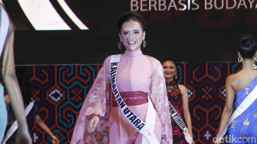 Melihat Kecantikan 15 Finalis Puteri Indonesia Dibalut Gaun Malam