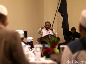Momen Surya Paloh Bertemu Para Ulama dari Aceh Momen Surya Paloh Bertemu Para Ulama dari Aceh
