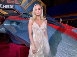 Brie Larson Bawa Pesawat Antariksanya di Red Carpet Captain Marvel Brie Larson Bawa Pesawat Antariksanya di Red Carpet Captain Marvel