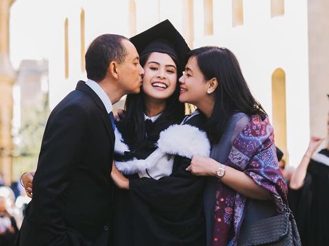 Maudy Ayunda membawa kabar membanggakan dengan diterima di dua universitas bergengsi